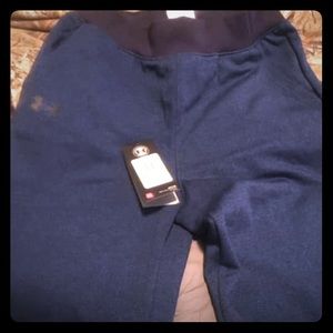 Woman Under Armour sweatpants